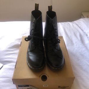 Dr. Martens Clemency Boot